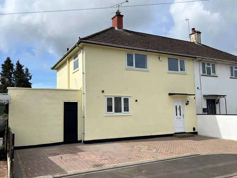 Lowlis Close